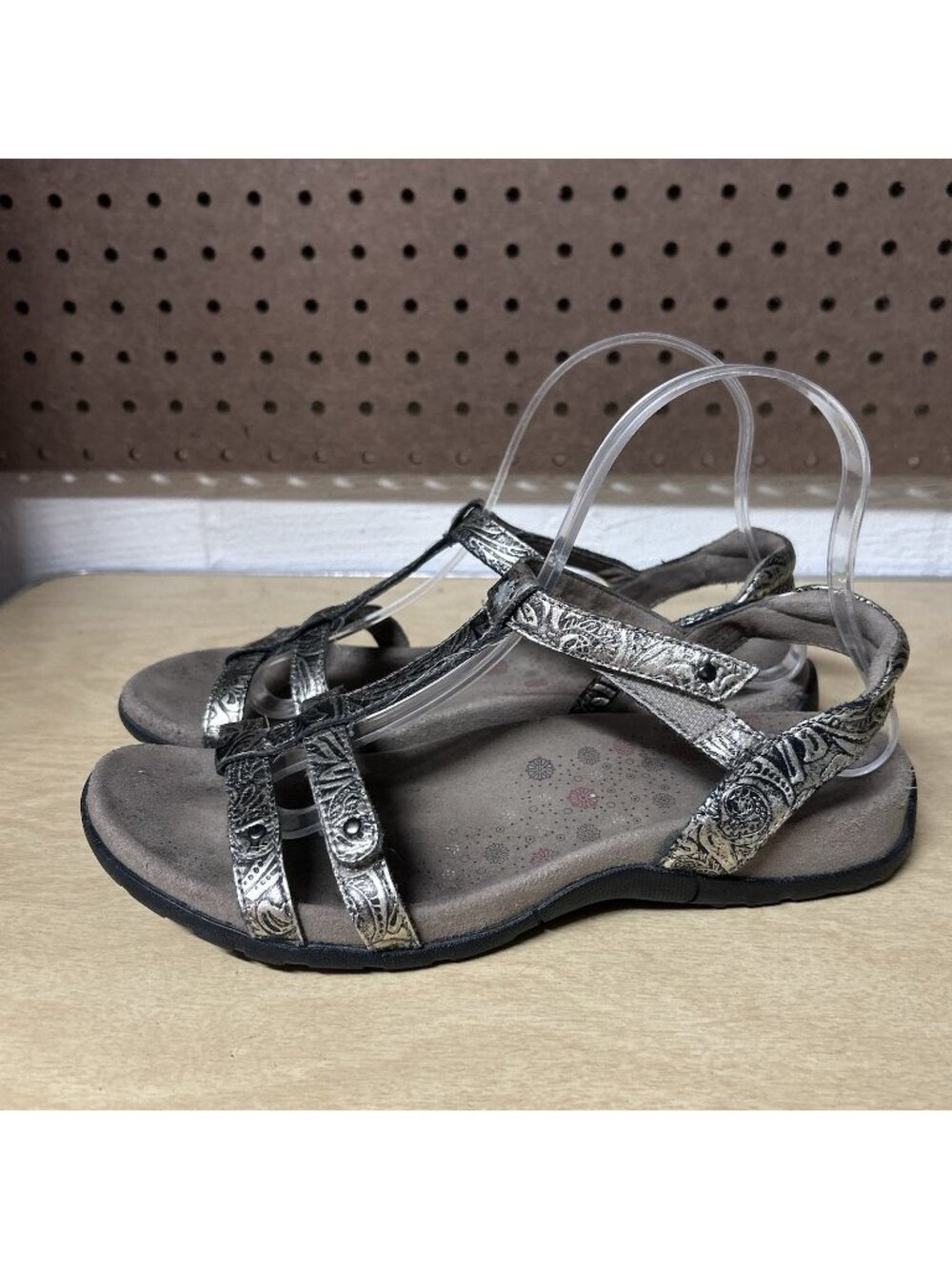 Taos Footwear Trophy 2 Strappy Metallic Sandals Women Size 8